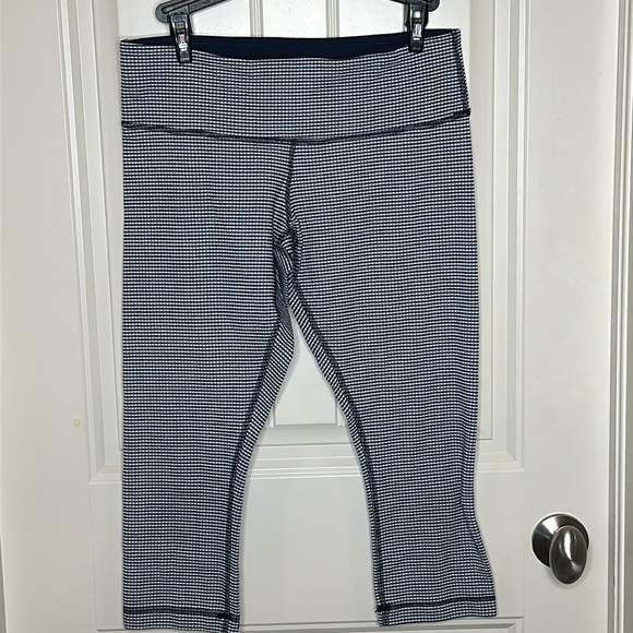 Lululemon crop leggings - Picture 3 of 5